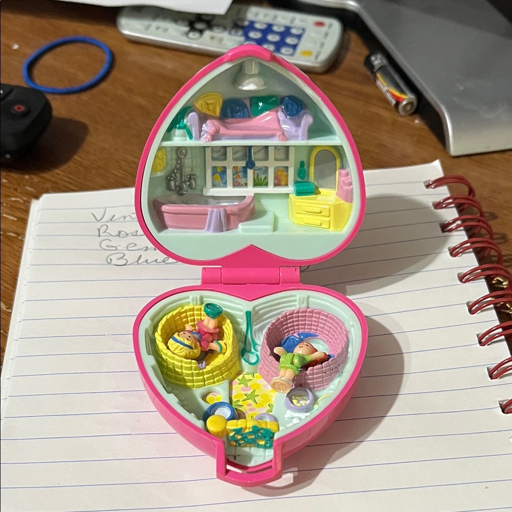 Heart-Shaped Pink vintage Polly pocket Miniature Dollhouse Playset